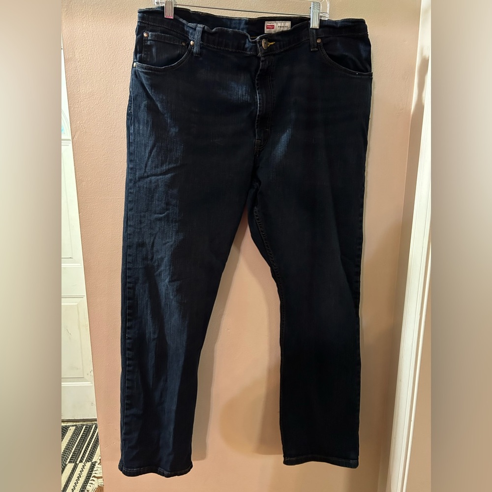 EUC- Men’s Wrangler Jeans Straight Fit 40x30 Great Condition Dark Blue Denim